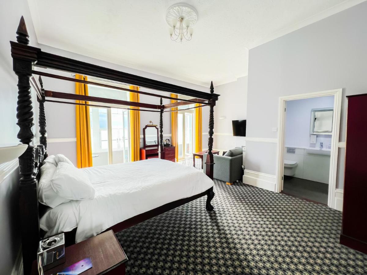 San Clu Hotel, Bar & Brasserie